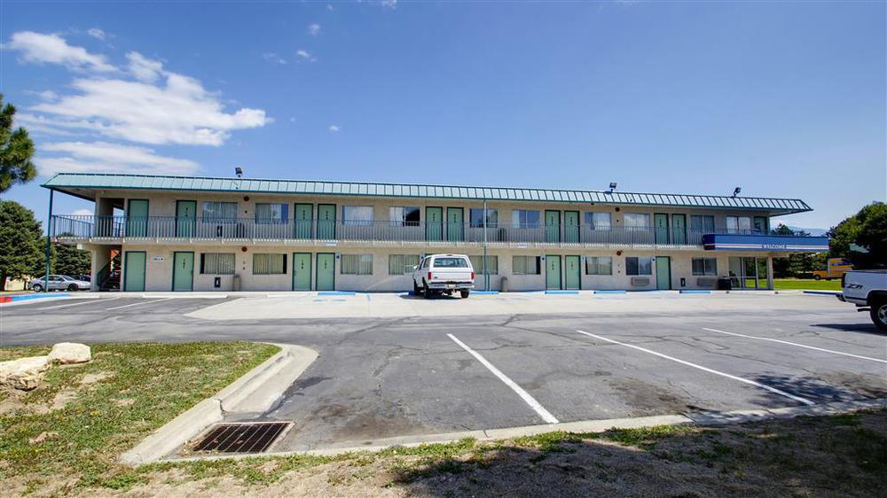 Econo Lodge Мидвейл Екстериор снимка