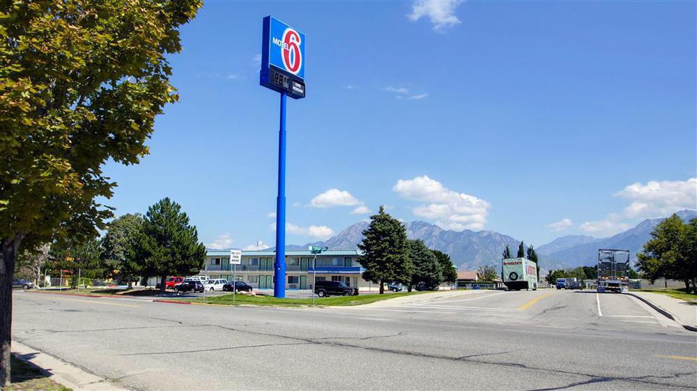 Econo Lodge Мидвейл Екстериор снимка
