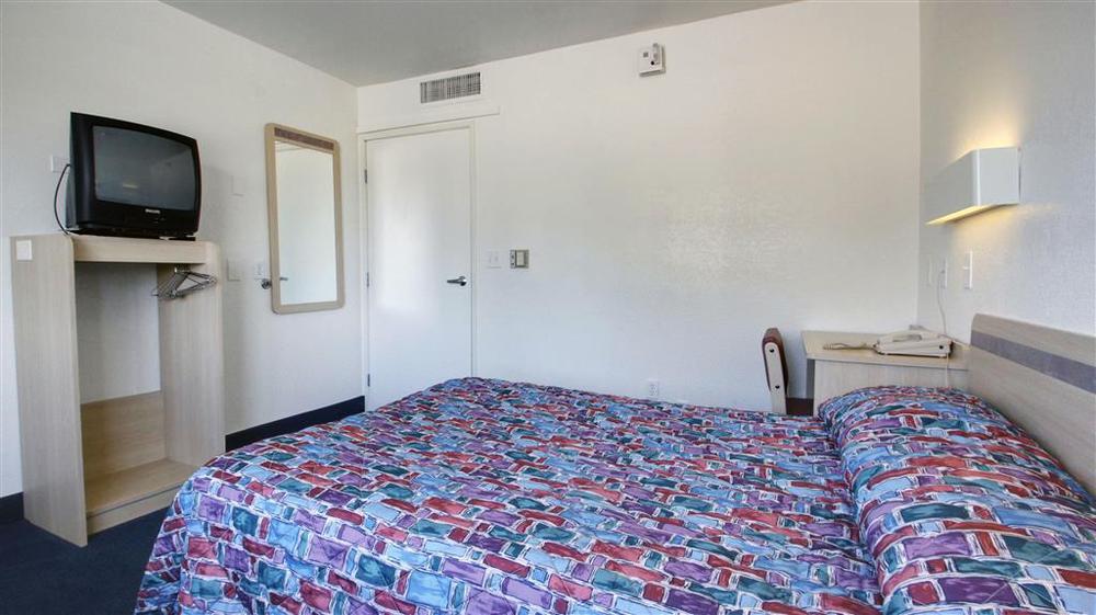 Econo Lodge Мидвейл Стая снимка