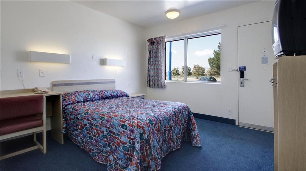 Econo Lodge Мидвейл Стая снимка