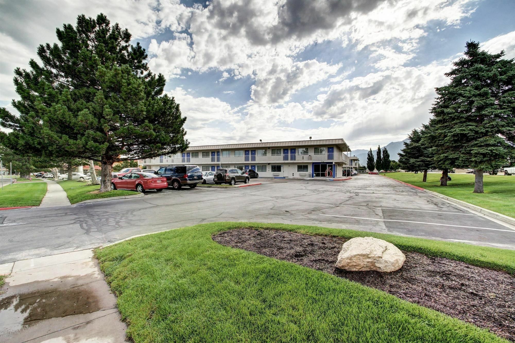 Econo Lodge Мидвейл Екстериор снимка